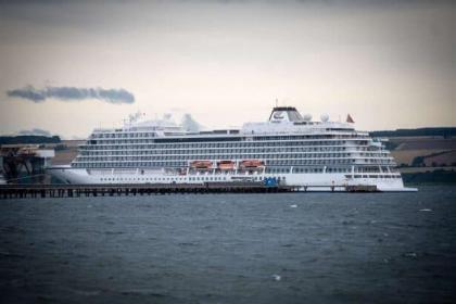 Kru Tewas Setelah Jatuh Dari Kapal Pesiar