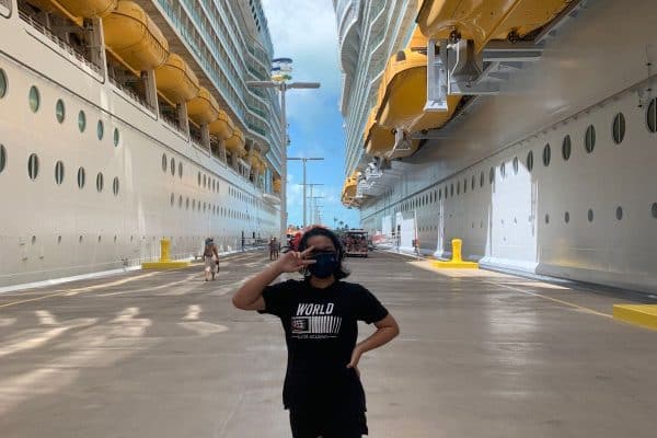 Shinta Sukses Bekerja Di Royal Caribbean Cruise Line