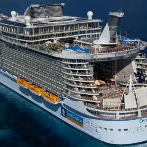 8-oasis-of-the-seas-lr